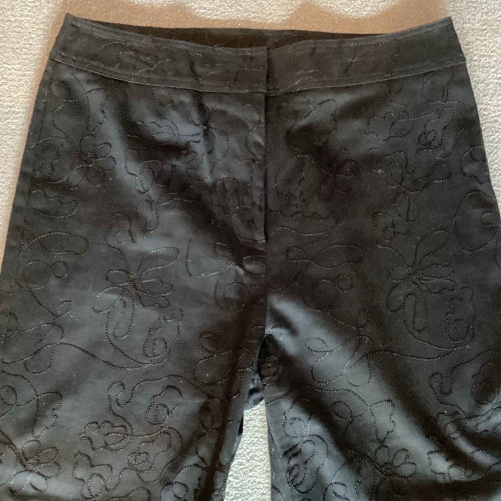 Robert Kitchen Black Embroidered Capri Pants - sz 6